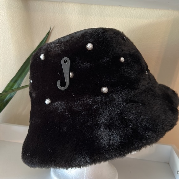 PIA ROSSINI faux fur bucket hat with pearl appliqués one size - Picture 6 of 8